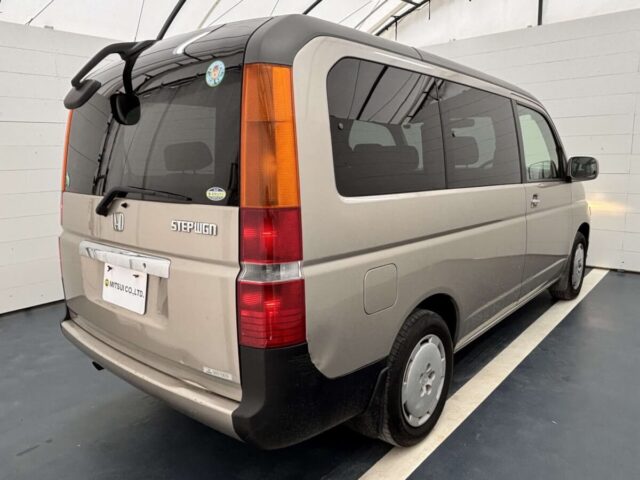 For sale 2001 Honda step wagon RF3-1042722 #Japanese #honda #minivan #stationwagon #usa #uk