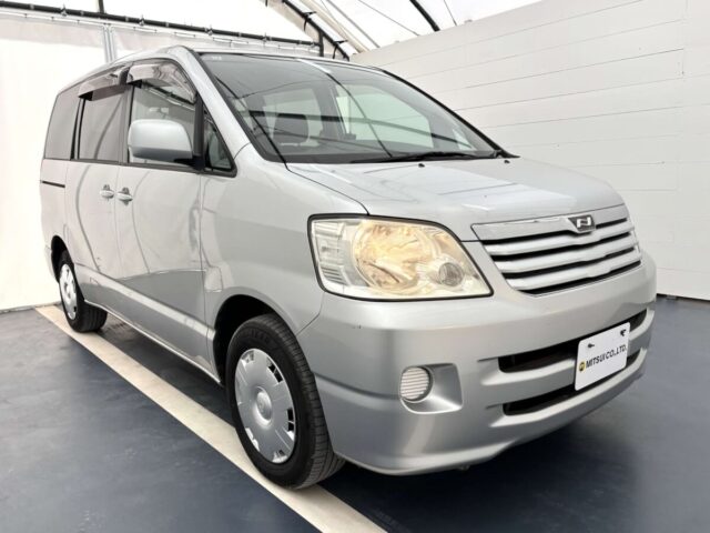 For sale 12/2001 Toyota NOAH AZR60-0014780 #Japanese #minivan #stationwagon #toyota #estima #usa #uk
