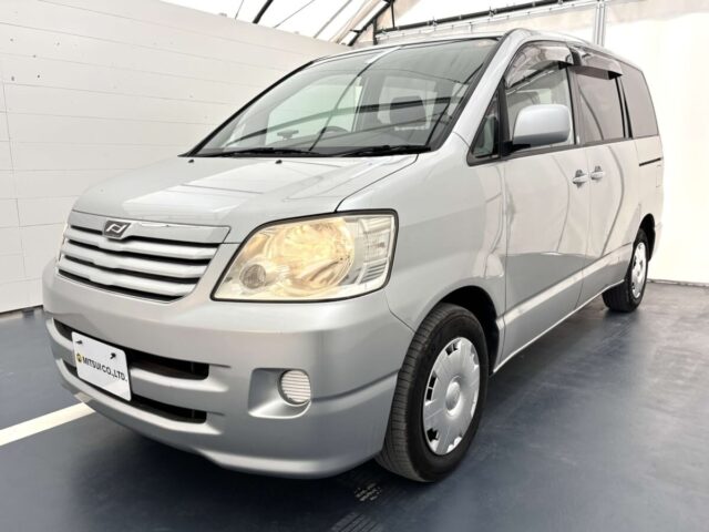 For sale 12/2001 Toyota NOAH AZR60-0014780 #Japanese #minivan #stationwagon #toyota #estima #usa #uk