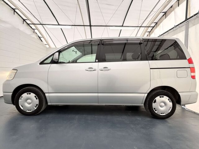 For sale 12/2001 Toyota NOAH AZR60-0014780 #Japanese #minivan #stationwagon #toyota #estima #usa #uk