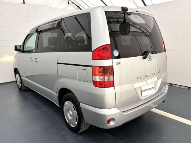 For sale 12/2001 Toyota NOAH AZR60-0014780 #Japanese #minivan #stationwagon #toyota #estima #usa #uk