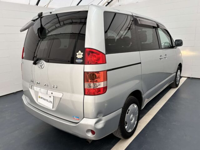 For sale 12/2001 Toyota NOAH AZR60-0014780 #Japanese #minivan #stationwagon #toyota #estima #usa #uk