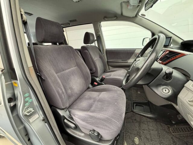 For sale 12/2001 Toyota NOAH AZR60-0014780 #Japanese #minivan #stationwagon #toyota #estima #usa #uk