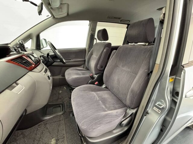 For sale 12/2001 Toyota NOAH AZR60-0014780 #Japanese #minivan #stationwagon #toyota #estima #usa #uk