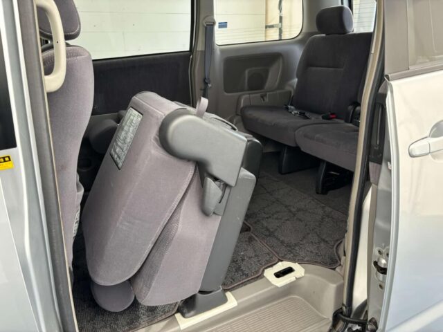 For sale 12/2001 Toyota NOAH AZR60-0014780 #Japanese #minivan #stationwagon #toyota #estima #usa #uk
