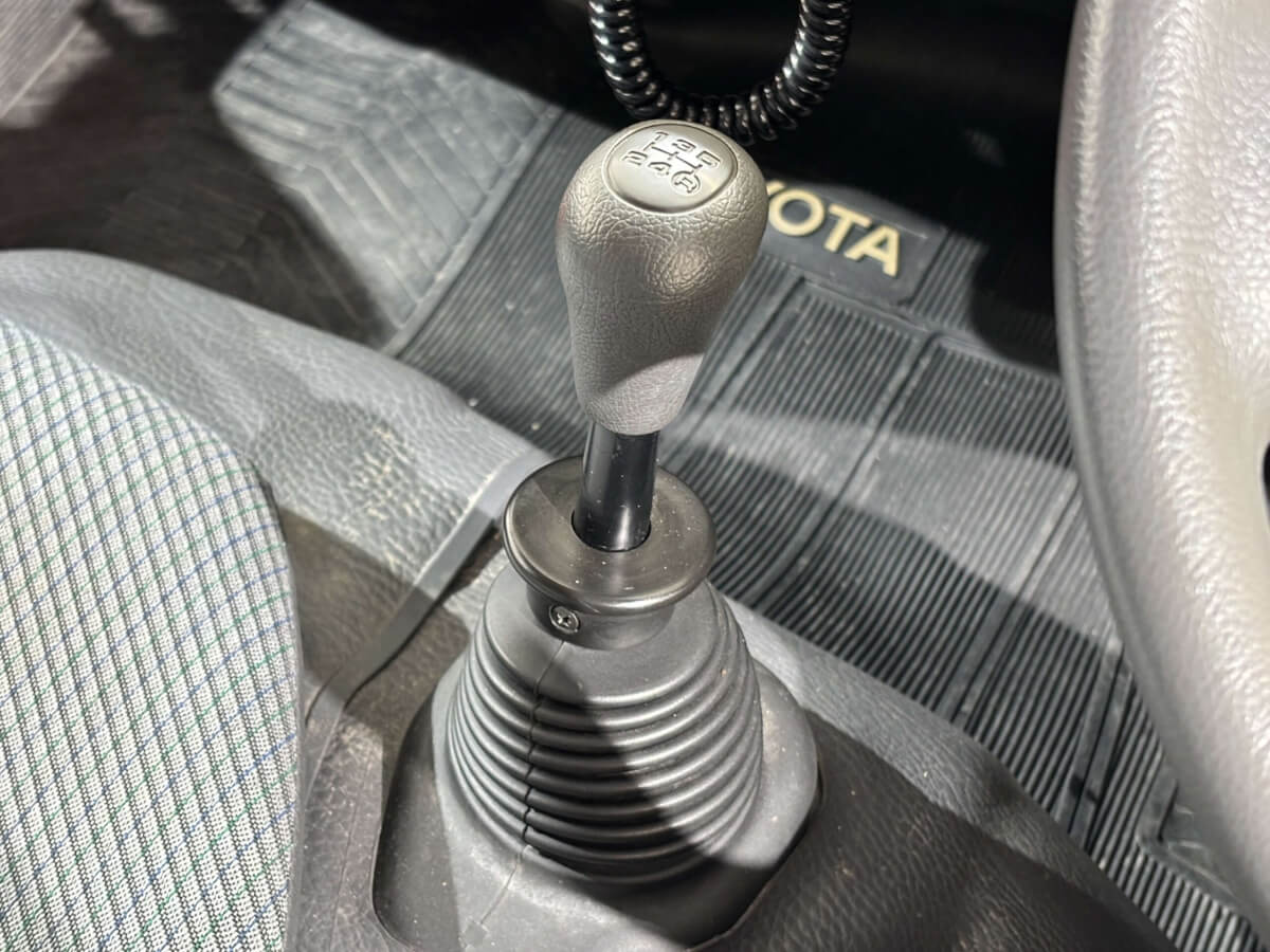 1995 Toyota HiAce JDM car for sale — photo 15 of 25