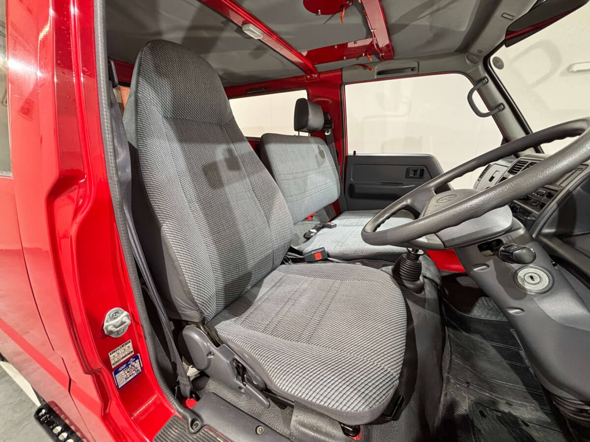 1995 Toyota HiAce JDM car for sale — photo 11 of 25