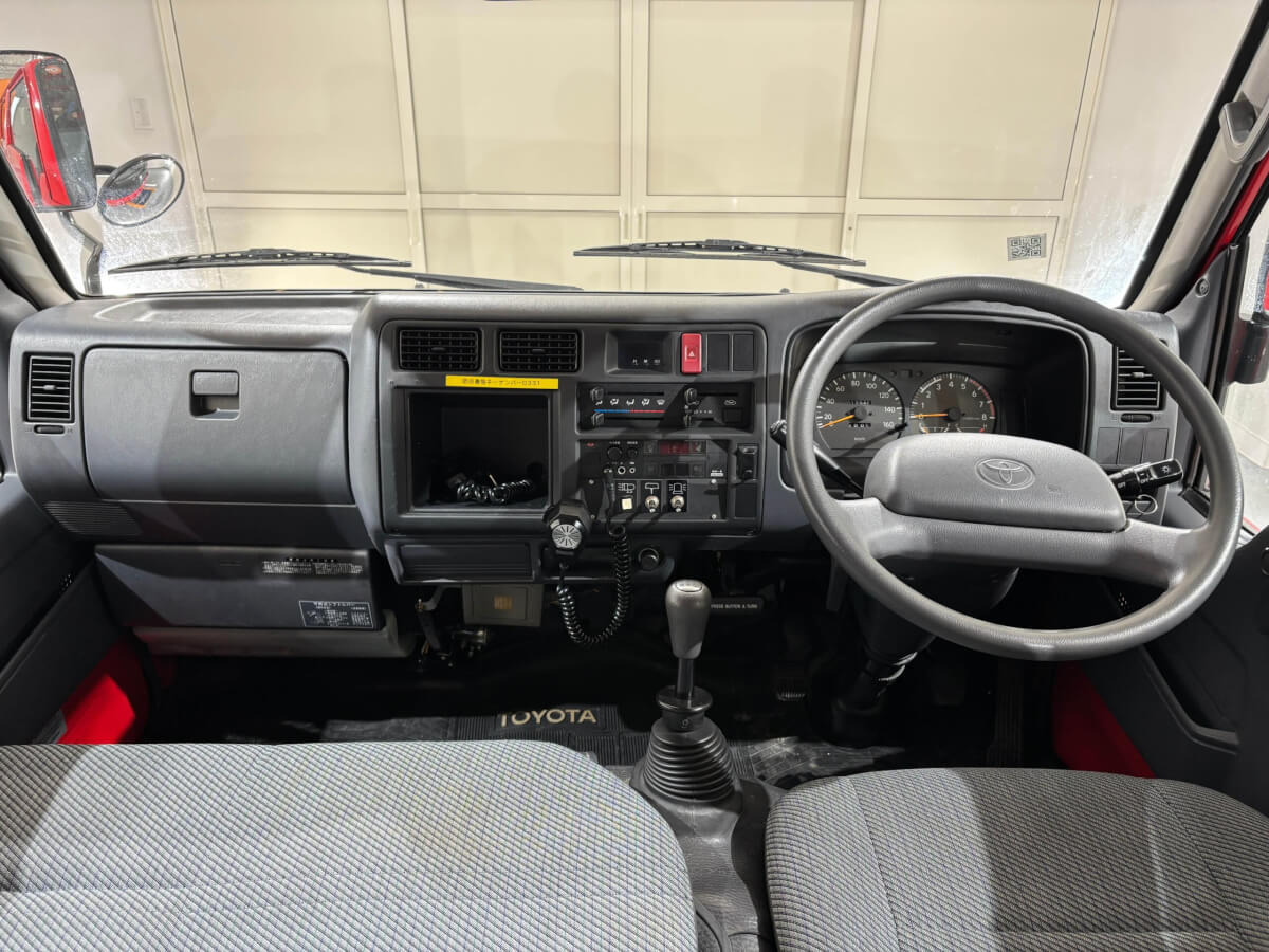 1995 Toyota HiAce JDM car for sale — photo 10 of 25