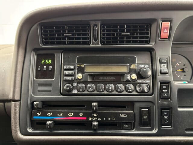 For sale 2001 Toyota hiace wagon KZH120-2004038 #Japanese #van #wagon #toyota #hiace